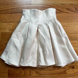 Giana ivory pleated skirt with shorts lining size medium